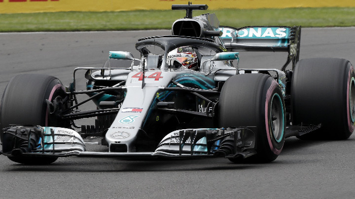 Проблеми за Хамилтън в предсезонните тестове, завърши едва осми