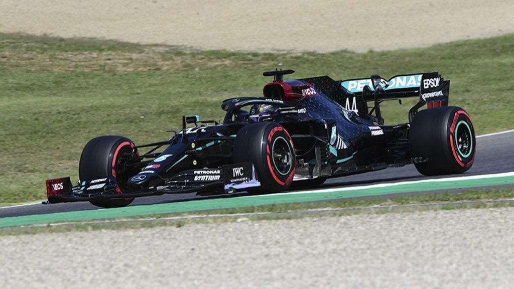 Люис Хамилтън ще потегли първи в Гран при на Тоскана