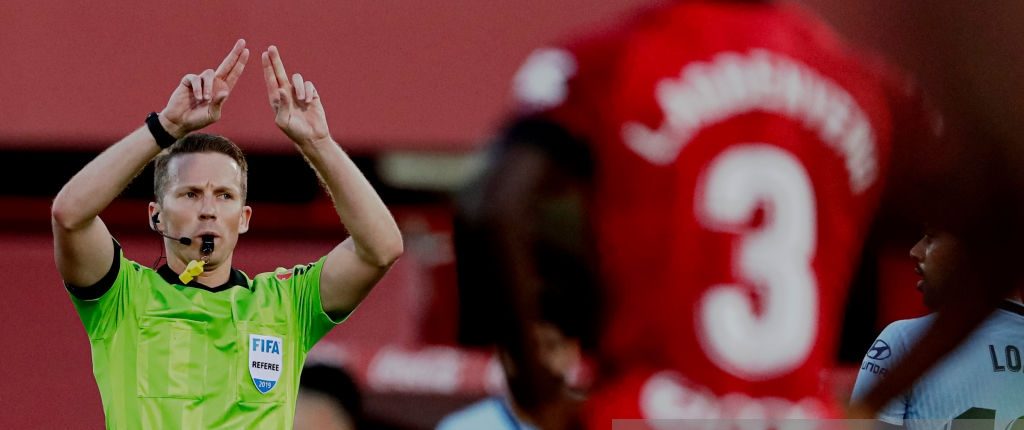 Реферът на Атлети-Реал бил фен на… Барса