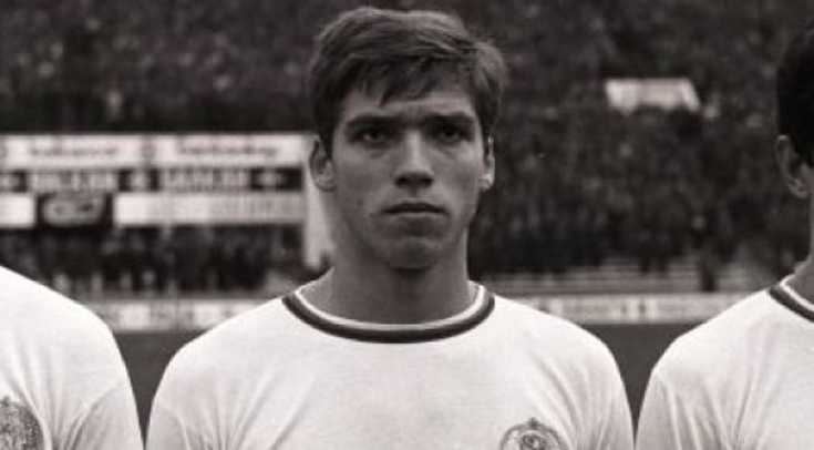 Една Черно-бяла легенда на 74