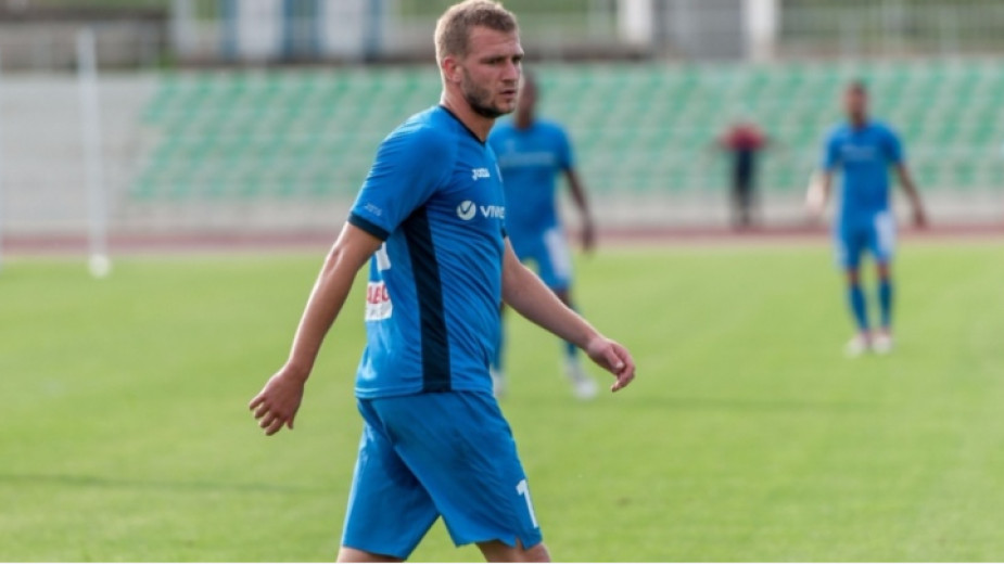 Ветеранът Венци Христов акостира в Славия width=