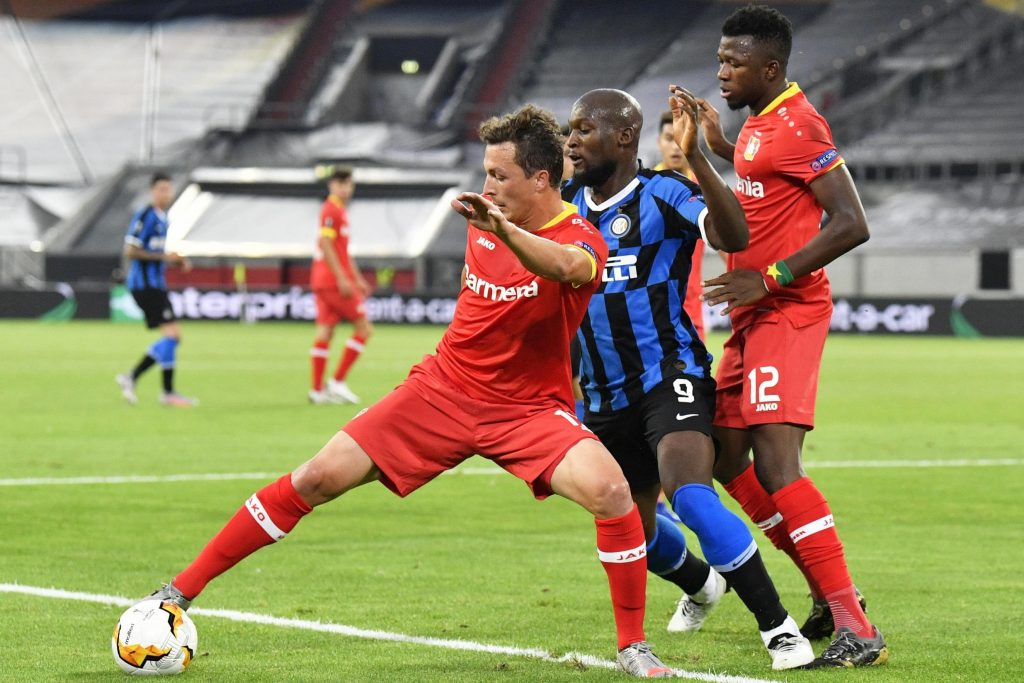 Интер продължава да мечтае, повали и Леверкузен