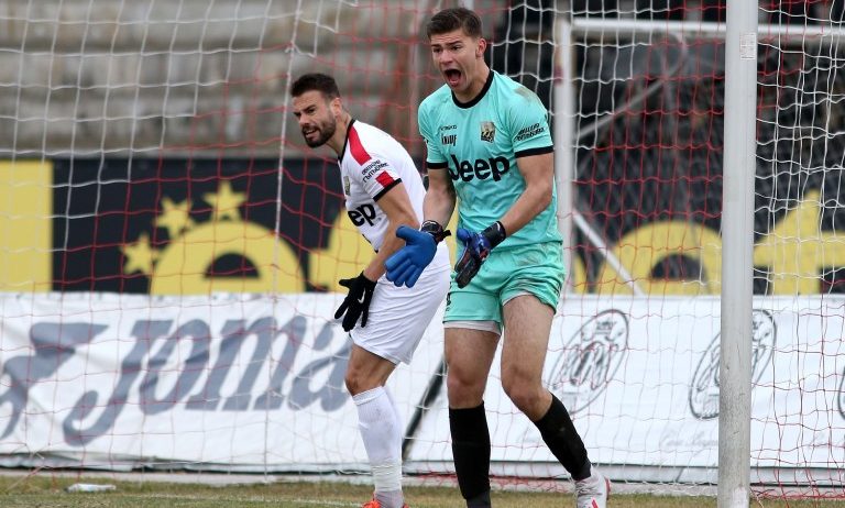 Вратар се връща в Славия