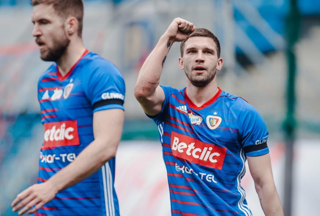 Лудогорец пълни касата с 1 милион евро, продаде Швиерчок