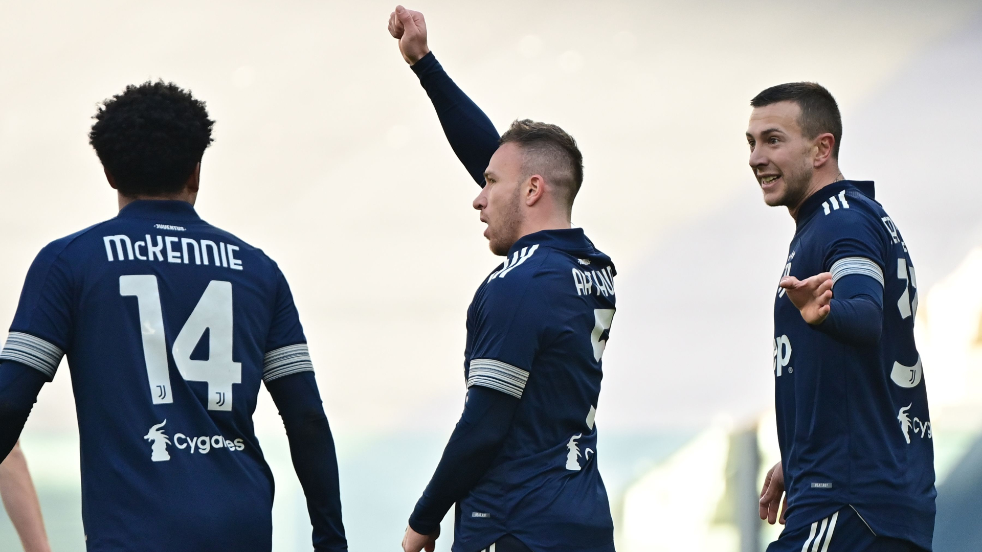 Ювентус взе своето срещу Болоня и подгони лидера Милан width=