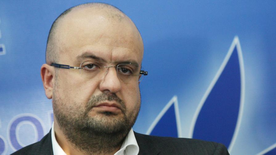 Костадинов: “Всички от Изпълкома траябва да подадат оставки”