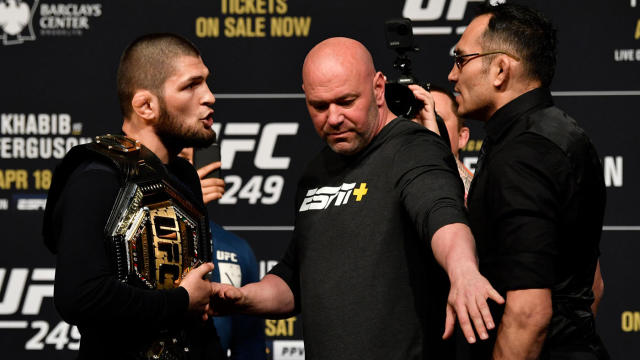 Хабиб се завърна в Русия, за да довърши лагера си преди UFC 249