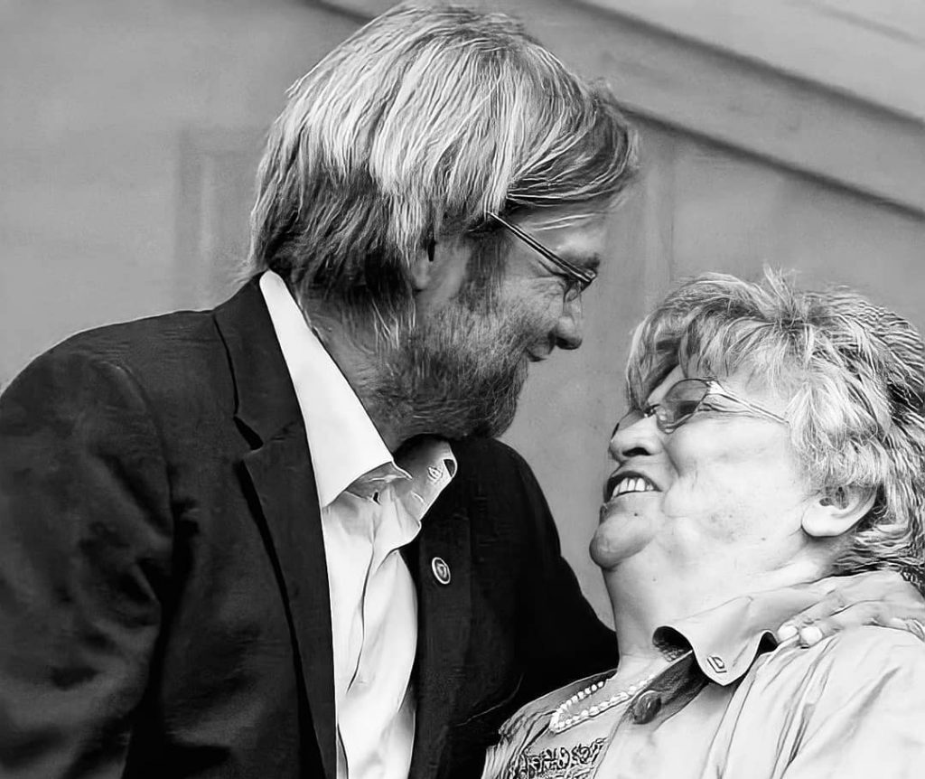 Клоп загубил майка си, не можал да се прибере за погребението