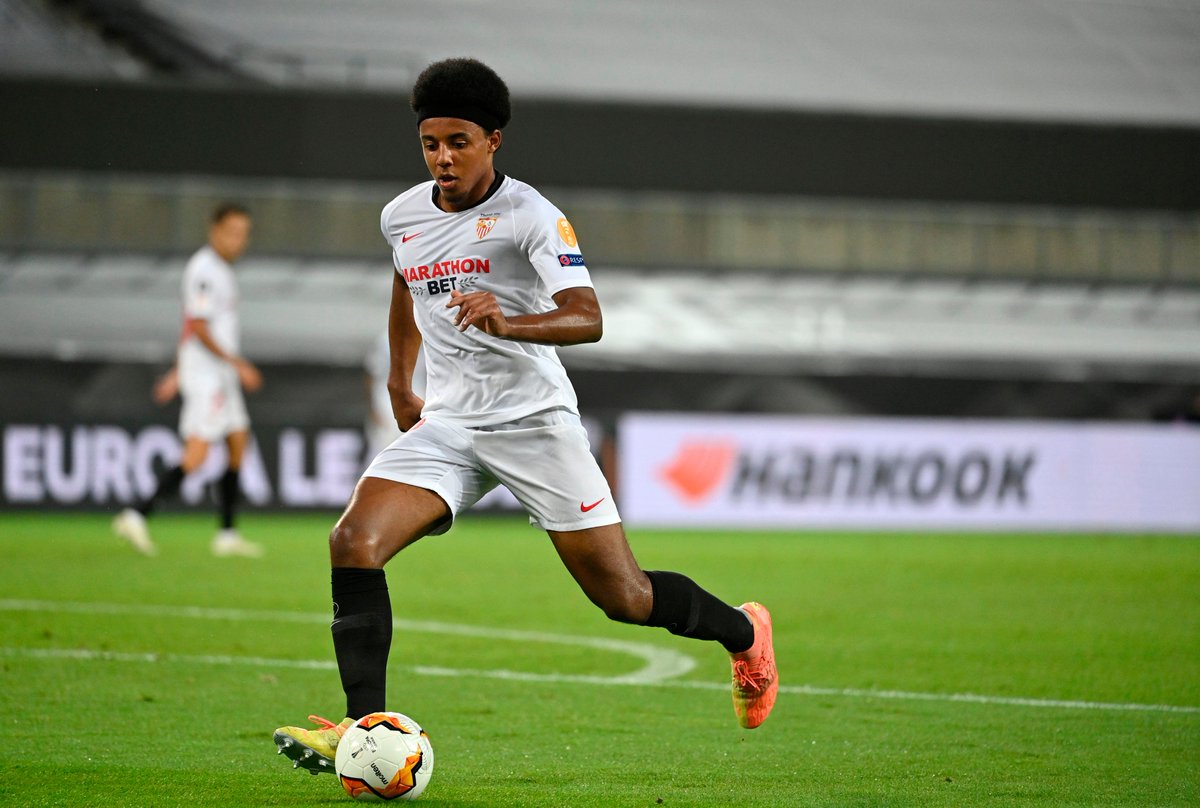 Защитник на Севиля е голямата трансферна цел на Ман Юнайтед width=