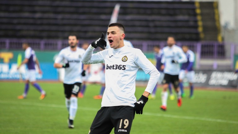 Венци Стефанов потвърди за италианския трансфер на Кръстев