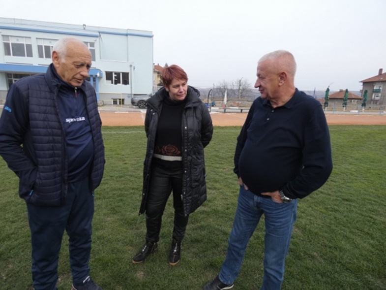 Крушарски помага на Левски (Лом), дарява две хиляди седалки