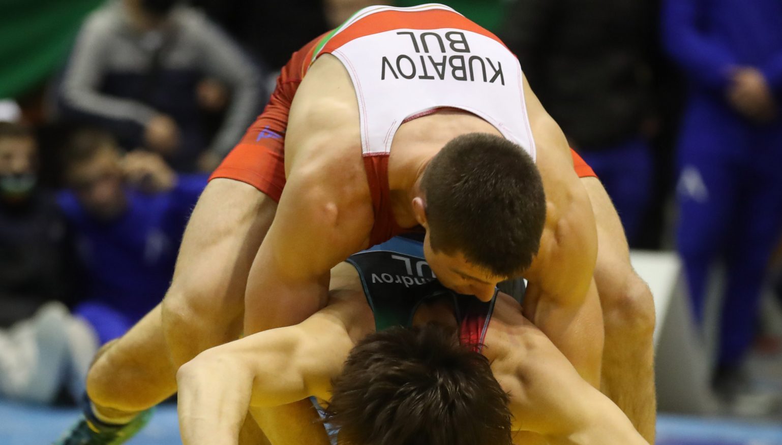 Кубатов с престижна победа, влиза в спор за златото с Мнацаканян width=