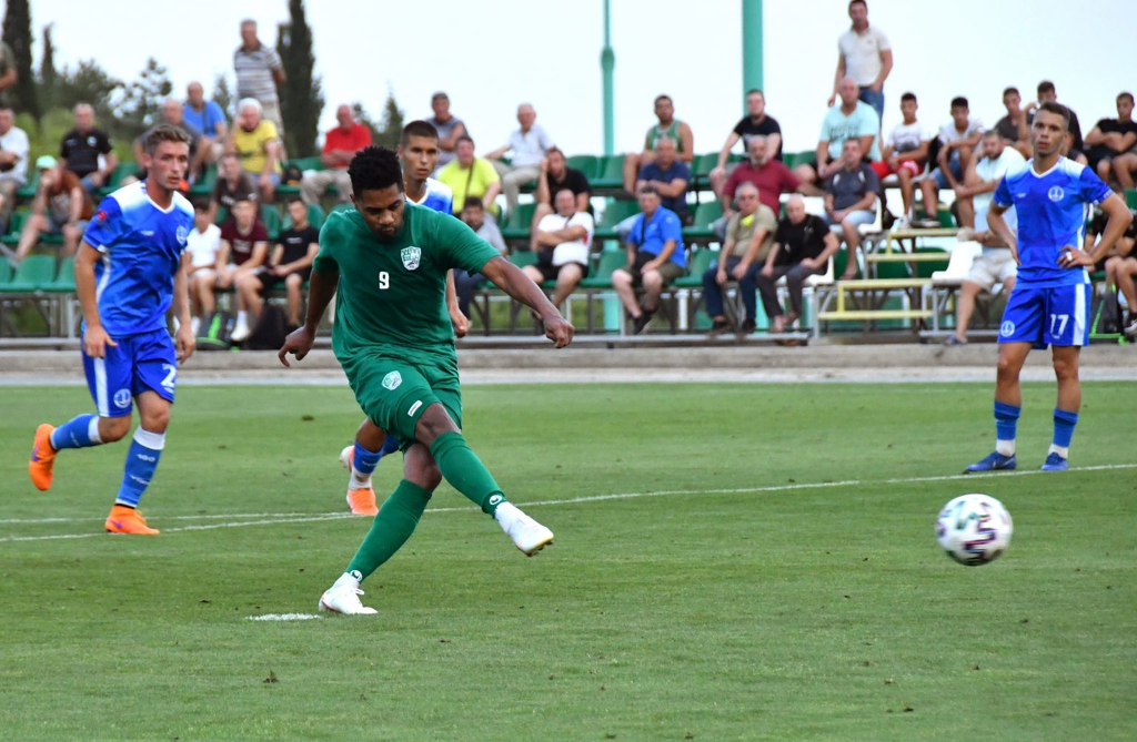 Берое обяви група от 20 играчи, Кукула и Лебон в нея