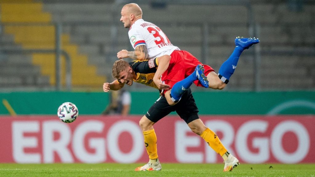 Екшън в Дрезден – играч на Хамбургер се сби с фен (видео)