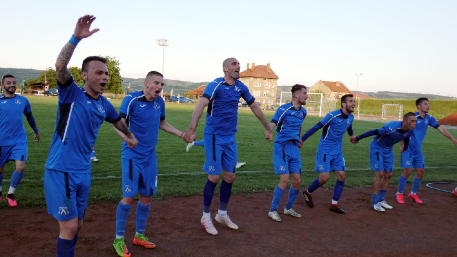 Емил Костадинов връчва Купата на Левски (Лом) в събота