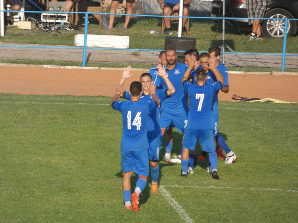 Левски (Лом) се подсили с бранител и халф