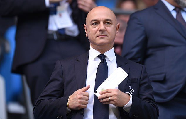 Тотнъм иска да приеме Евертън пред 4,000 зрители