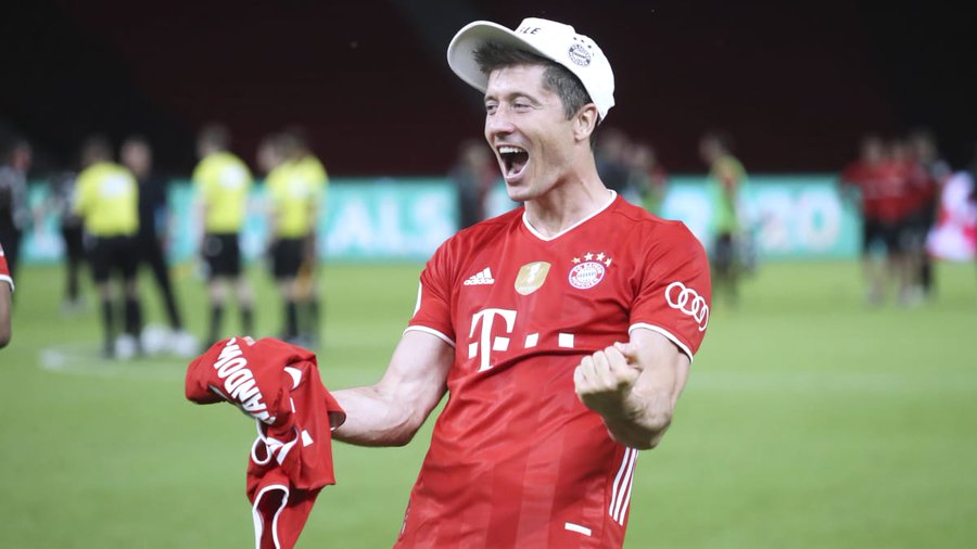 Головият крал Левандовски бе избран за най-добър в Германия