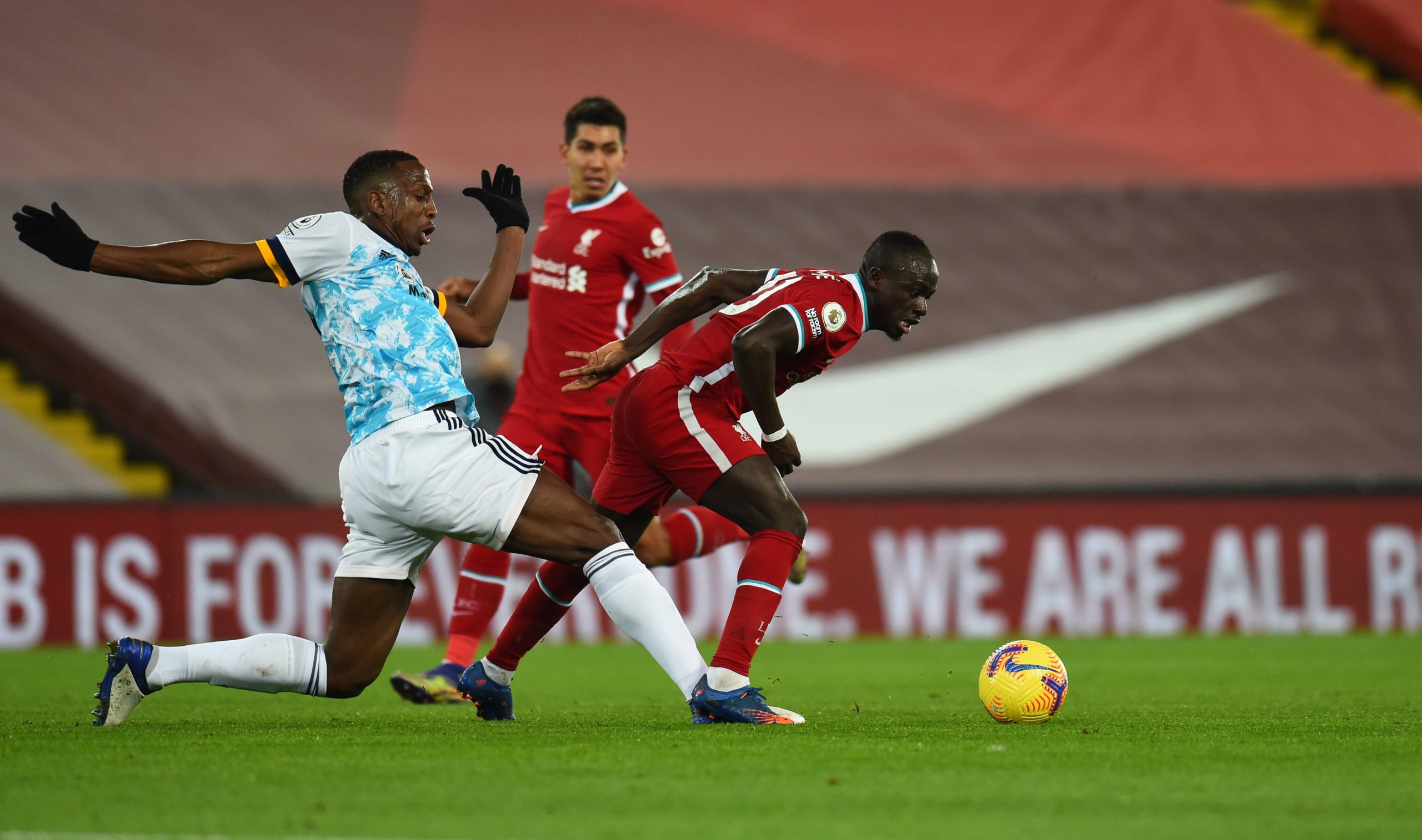 Завърналите се песни на „Анфийлд“ вдъхновиха брилянтен Ливърпул width=