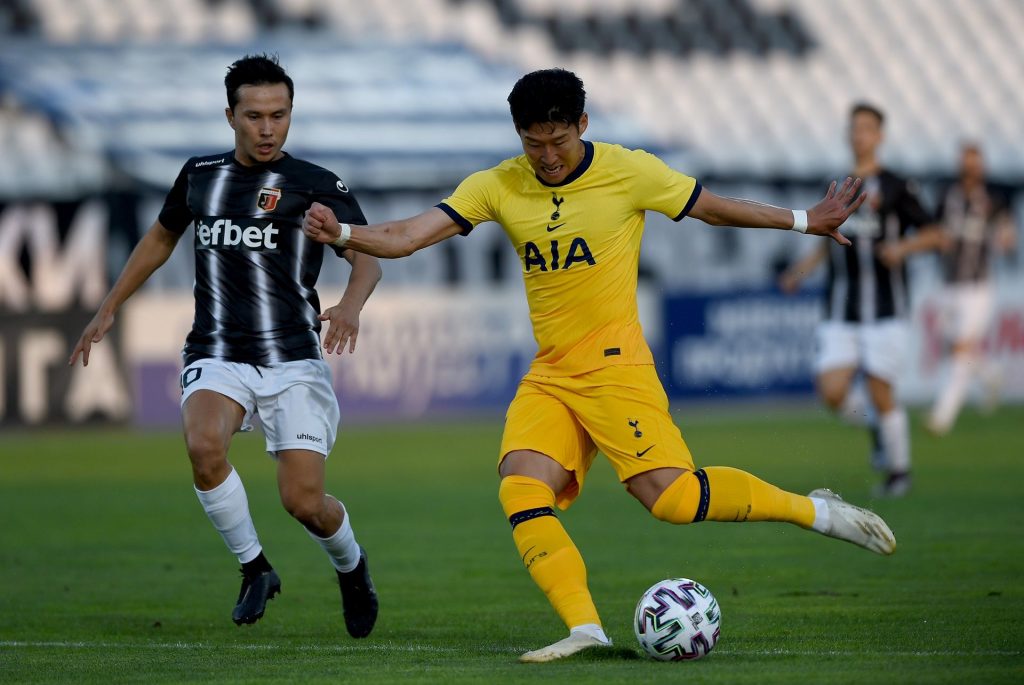 Специален Локо посечен от рефер и скучен Тотнъм