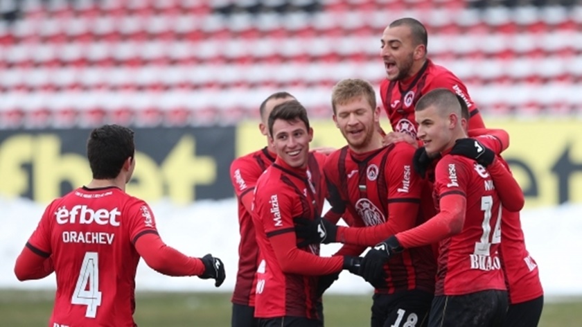 Локо София гони победа над Септември, за да се върне на върха