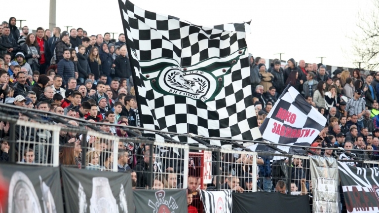 За историята: Локо (ГО) и Етър с един и същ спонсор width=