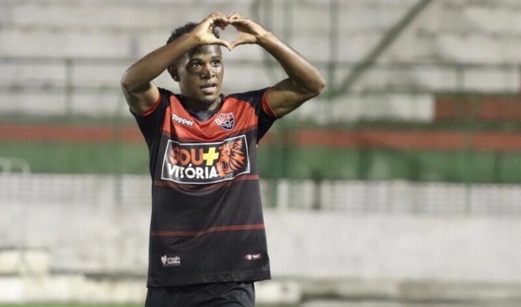 Локо Пловдив набеляза защитник на Витория Баия