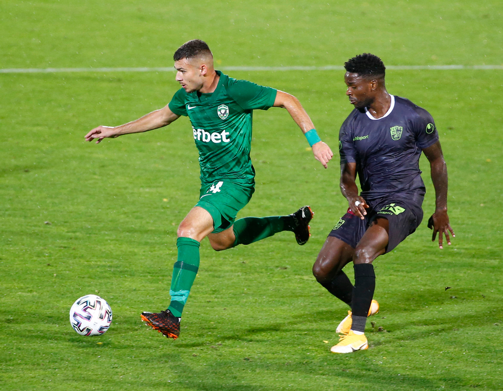 Класен Лудогорец срази Берое под дъжда и оглави класирането