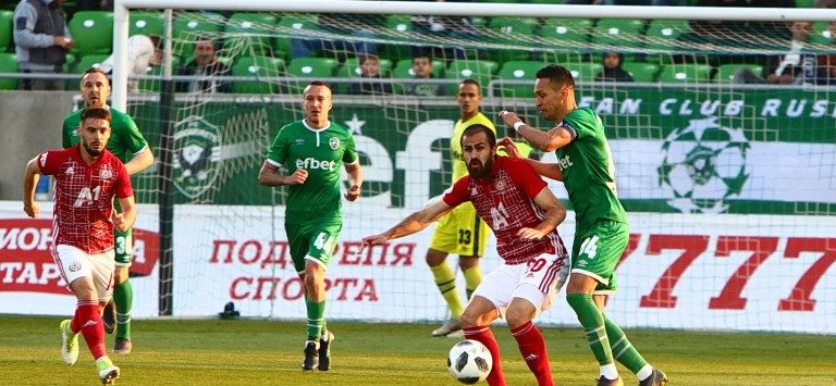 Гриша Ганчев дава по 10 бона на играч за победа в Разград width=
