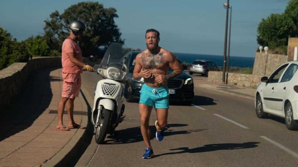 Пияният Макгрегър си свалил панталоните пред млада жена