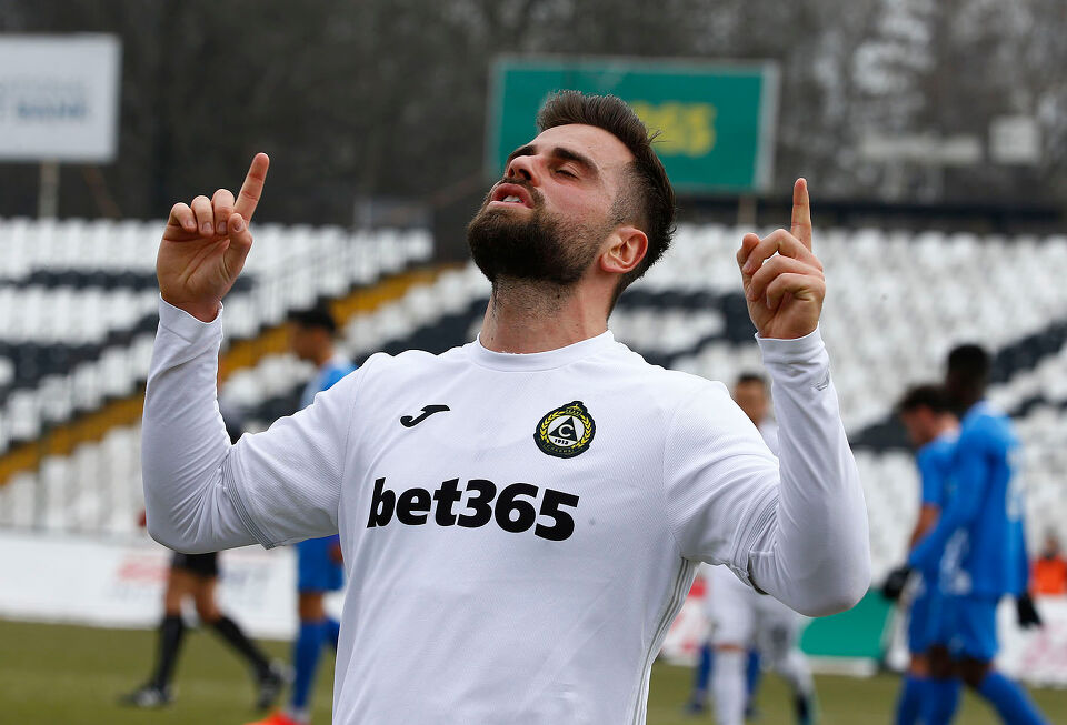 Ценна победа за Славия, Макрилос с нов дубъл