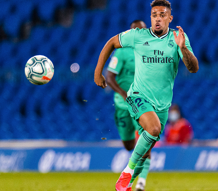 COVID-19 и в Реал Мадрид, нападател с положителна проба width=