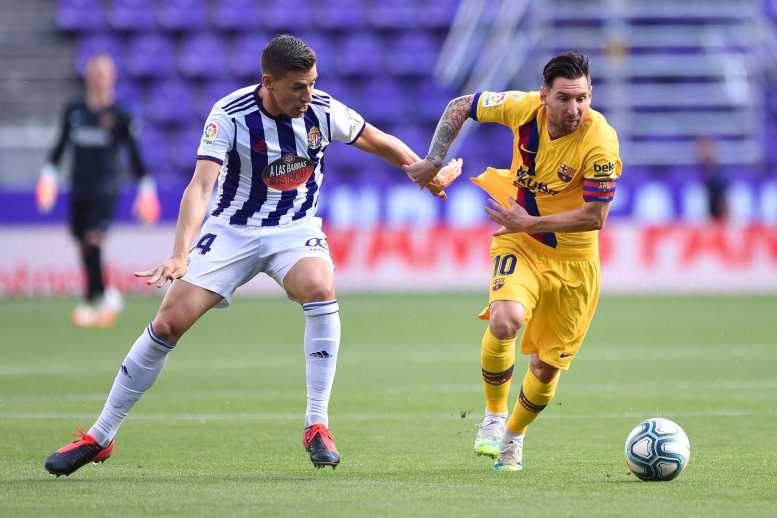 Барса се залепи зад Реал след успех във Валядолид, Меси с нов рекорд