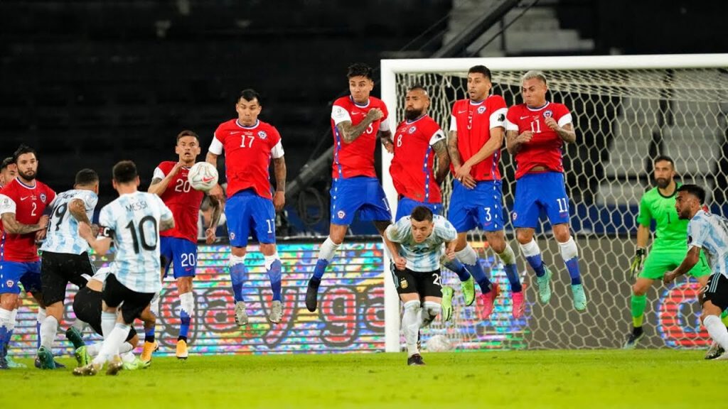 Лео Меси вече има повече голове от Роналдо от фаулове