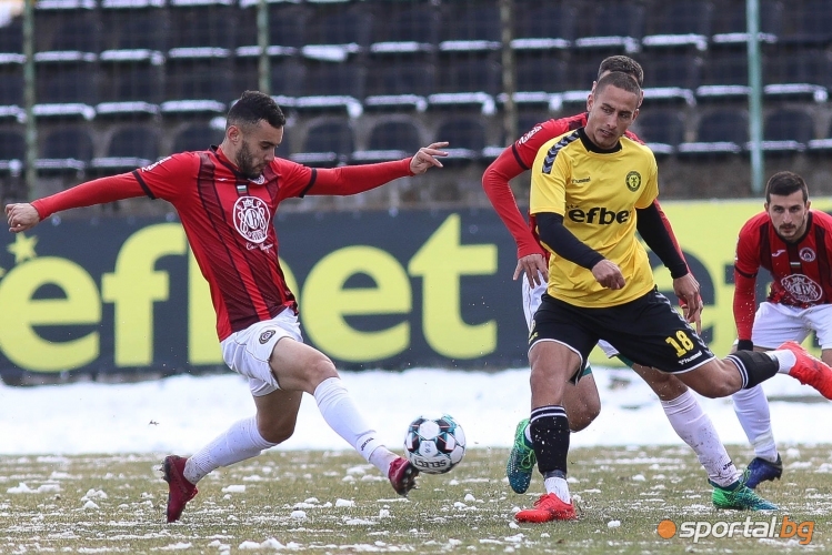 Храбър Миньор матира Локо (София) с гол на Будинов в края