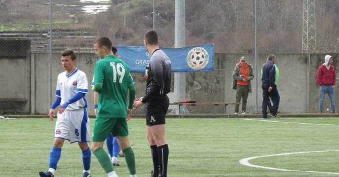 Поредна диващина – зрител души юноша на Пирин по време на мач