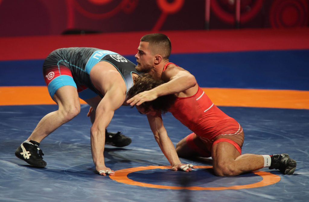 Свободняци от 32 клуба на тепиха в Ловеч