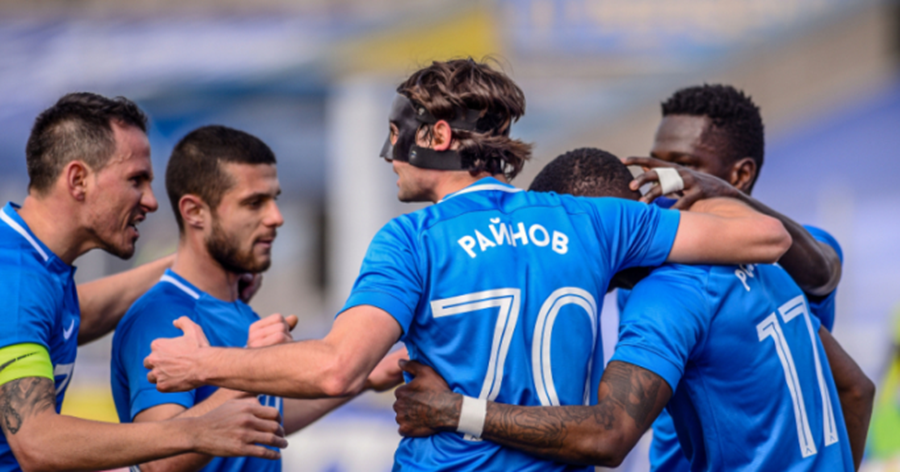 Намаляват заплатите в Левски с 50%