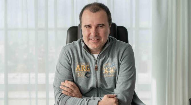 Найденов сложи цена от 5 милиона евро на крилото Георги Русев width=