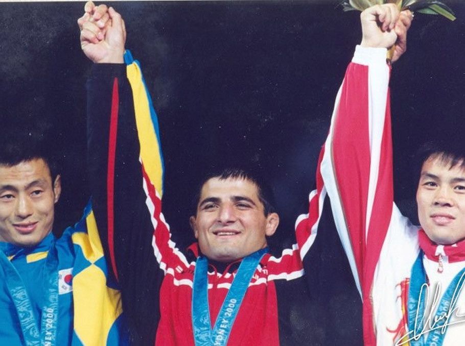 Преди 20 години България плака с Армен… от радост! width=