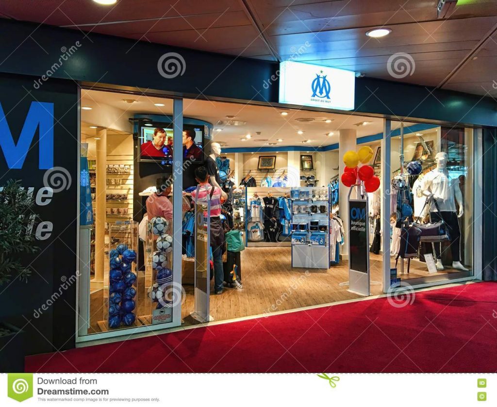 В Марсилия държат особено на чистите обувки (видео)