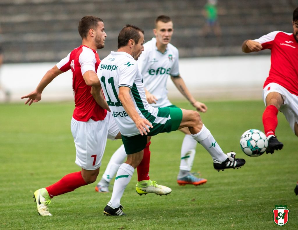 Писаров и Хр. Кожухаров на линия за двубоя със Септември