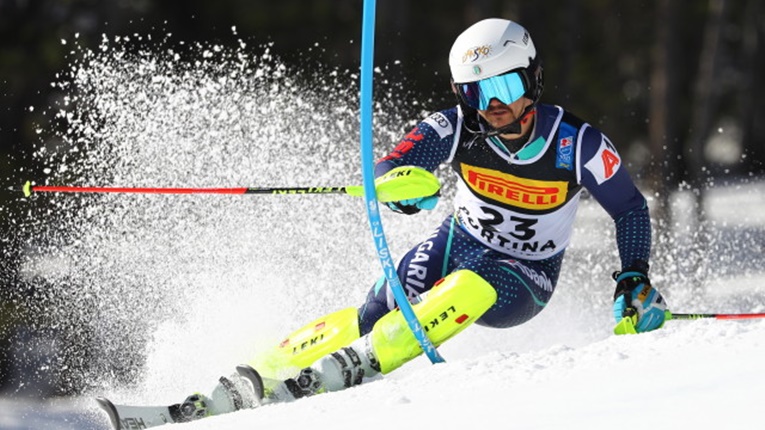 Алберт Попов се изкачи с пет позиции след втория манш