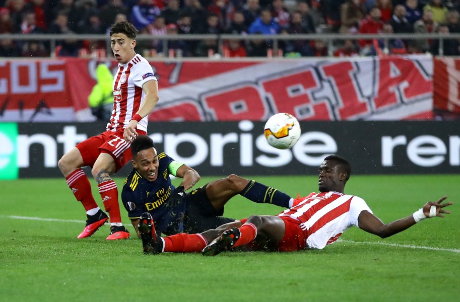 Арсенал надви Олимпиакос с гол на Лаказает