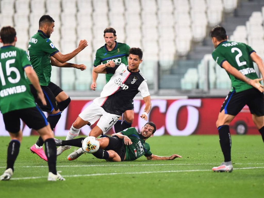 Роналдо и две дузпи спасиха Ювентус срещу Аталанта