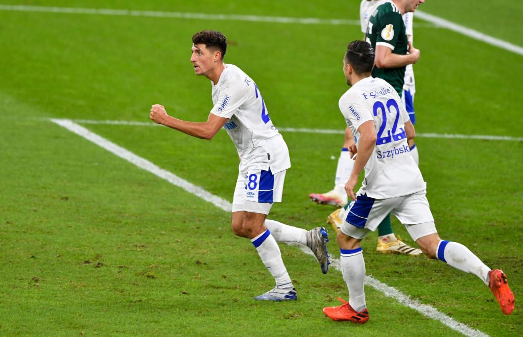 Шалке 04 най-после победи