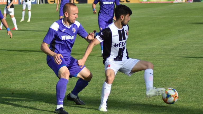 Халф на Локо Пловдив: Можем да играем срещу всеки клуб в света