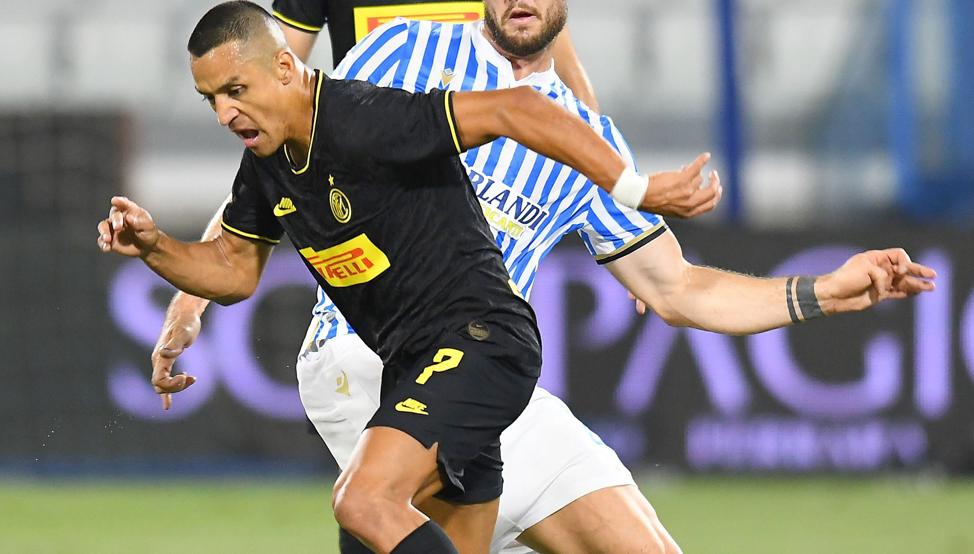 Пробив: Интер запазва Санчес без да плаща