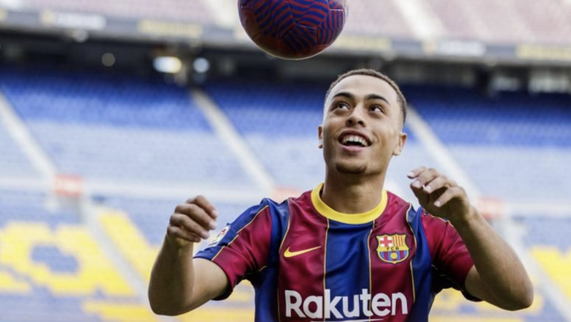 Официално: Сержиньо Дест е играч на Барселона