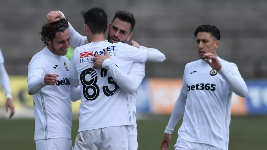 Съставите на Славия и Хебър за контролата в Банско